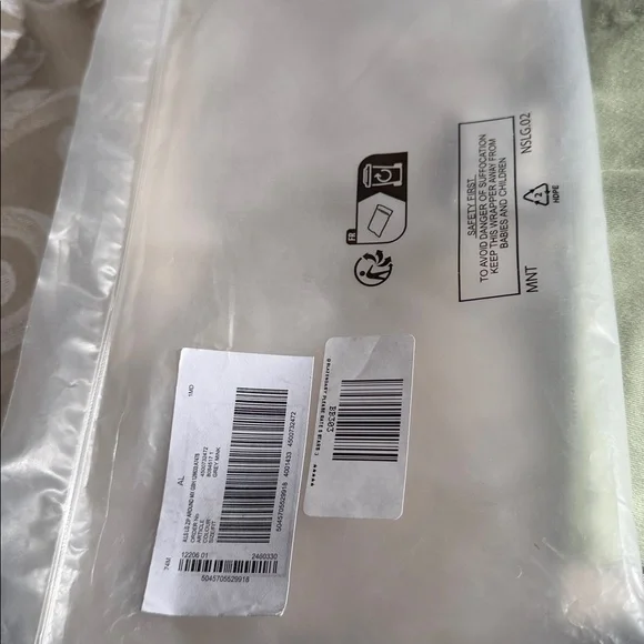 Burberry NEW with original tags, plaid full zip around wallet! $690 Retail - Picture 9 of 16